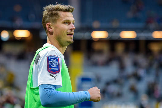 Malmös Markus Rosenberg värmer upp före fotbollsmatchen