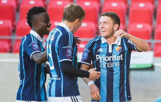 Djurgårdens Kerim Mrabti jublar tillsammans med Emil Bergström och Sam Johnson efter sitt 2-0 mål