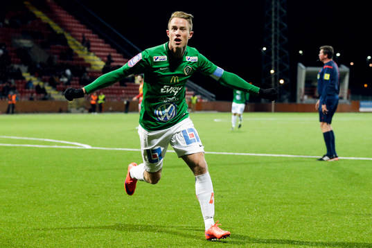 Jönköpings Tommy Thelin kvitterade till 1-1 och jublar