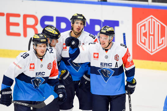 Ingolstadts Alexander Barta jublar