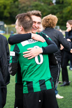 Högaborgs Filip Saganovski och Maciej Bszko jublar