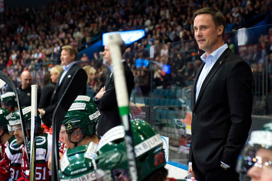 Frölundas tränare Roger Rönnberg jublar