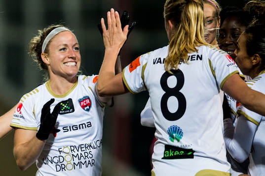 Rosengårds Josee Belanger och Kirsten Van De Ven jublar