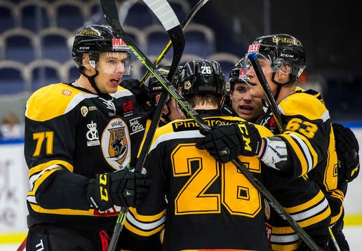 Panterns Daniel Andersson jublar