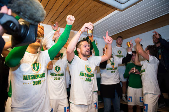 Jönköpings Fredric Fendrich leder allsången i