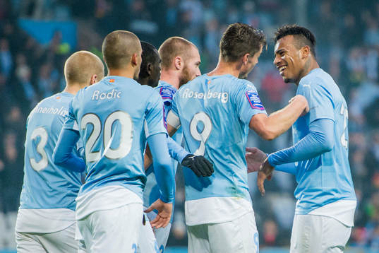 Malmös Luis Felipe Carvalho da Silva (th) firar Jo Inge Berget gjort 2-0 med Markus Rosenberg