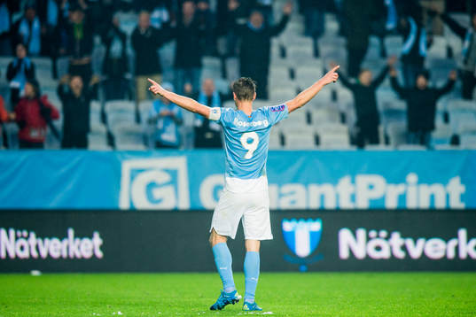 Malmös Markus Rosenberg jublar efter han gjort 3-0