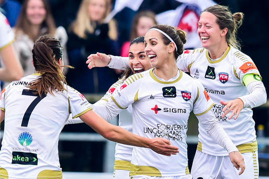 Rosengårds Sara Björk Gunnarsdottir jublar med Marta