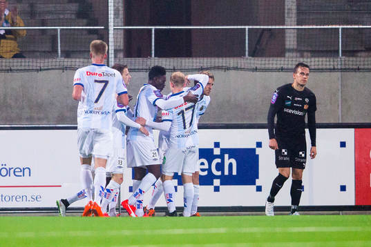 Gefles spelare jublar efter att Johan Oremo kvitterat till 2-2