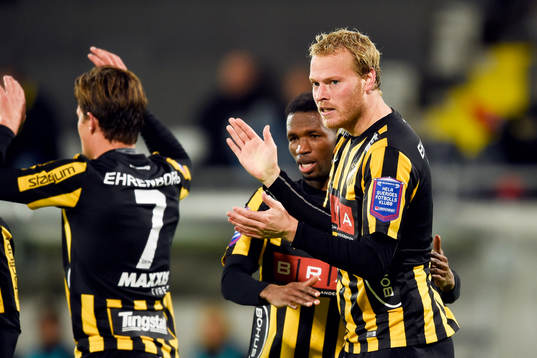 Häckens Michiel Hemmen firar efter 2-1