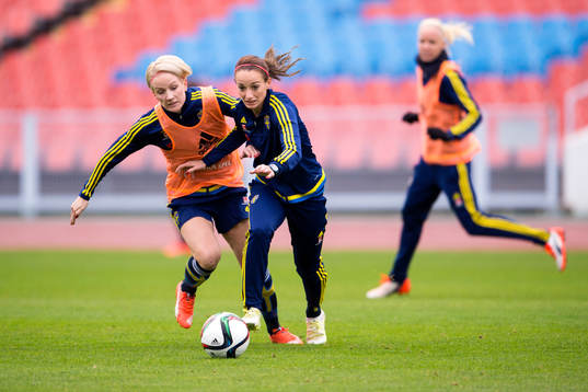 Sveriges Petra Larsson och Kosovare Asllani