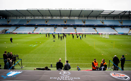 Bla gjennom flere bilder av Fotboll, Champions League, Malmö FF, Träning & Presskonferens