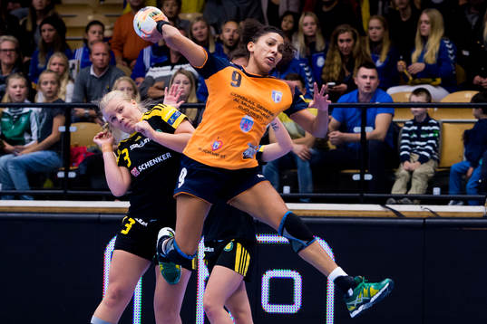 Bucarestis Ana Paula Rodrigues Belo går förbi Sävehofs