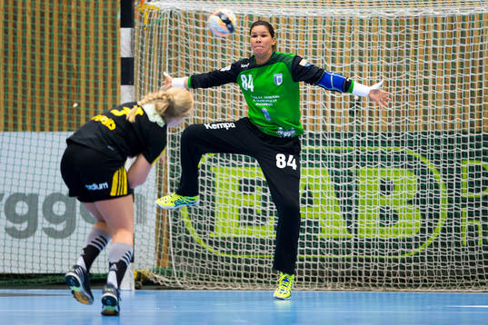 Bucarestis målvakt Mayssa Raquel De Pessoa