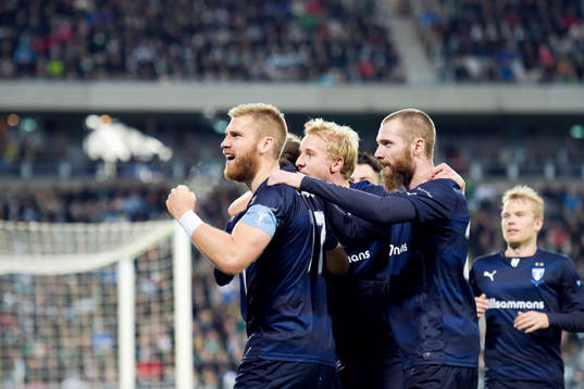 Malmös Rasmus Bengtsson firar efter 1-0