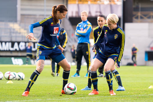 Sveriges Lotta Schelin och Petra Larsson