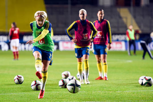 Sveriges Petra Larsson värmer upp