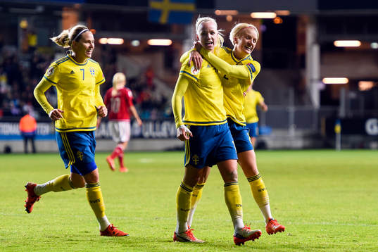 Sveriges Lisa Dahlkvist, Caroline Seger och Petra Larsson