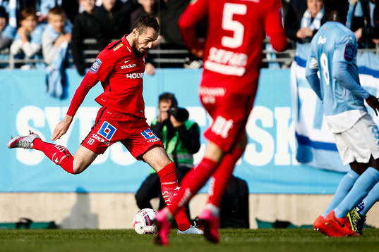 Norrköpings Emir Kujovic skjuter in 0-1 målet