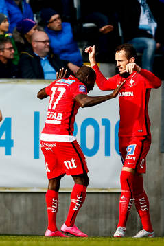 Norrköpings Alhaji Kamara jublar mot Emir Kujovic