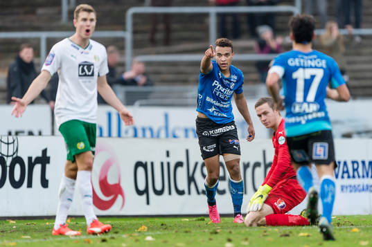 Halmstads Matthew Rusike jublar efter att ha gjort 2-1
