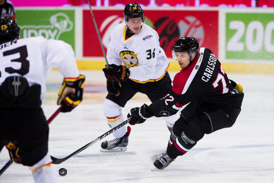 Frölundas Patrik Carlsson och Brynäs Linus Ölund