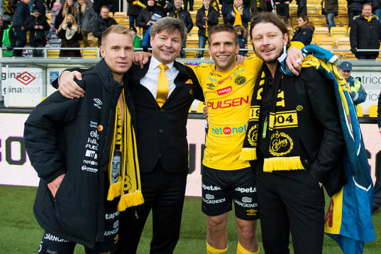 Elfsborgs Andreas Klarström, ordförande Bo Johansson, Anders Svensson och klubbchef Stefan Andreasson
