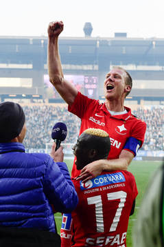 Norrköpings Alhaji Kamara och Andreas Johansson jublar att