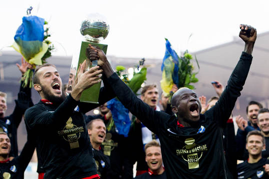 Norrköpings Emir Kujovic och Alhaji Kamara jublar med