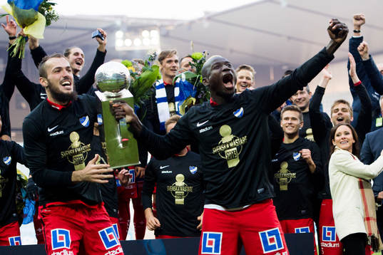 Norrköpings Emir Kujovic och Alhaji Kamara jublar med