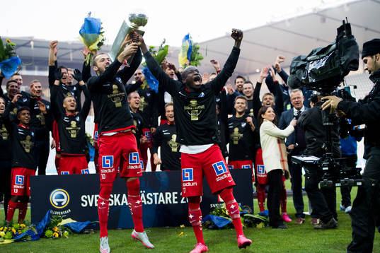 Norrköpings Emir Kujovic och Alhaji Kamara jublar med