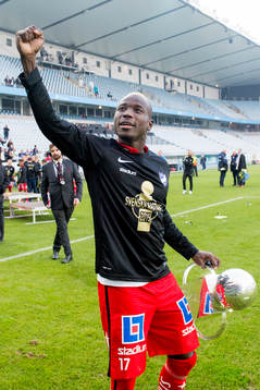 Norrköpings Alhaji Kamara firar sm-guldet