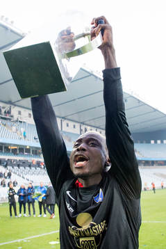 Norrköpings Alhaji Kamara firar sm-guldet
