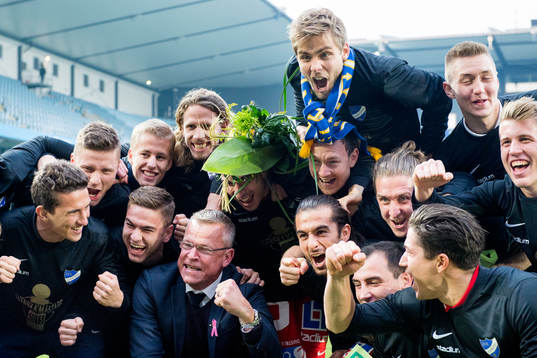 Norrköpings spelare firar sm-guldet
