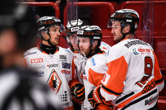 Karlskronas Mattias Guter (m) jublar