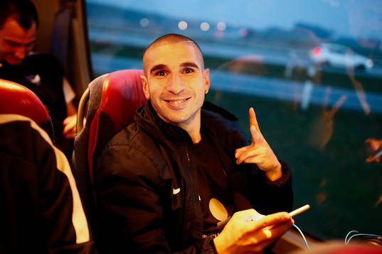 Norrköpings Rawez Lawan i spelarbussen påväg hem till