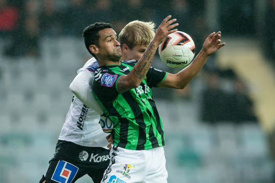 GAIS Francisco Wagsley Rodrigues De Sousa i kamp om bollen