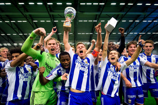 IFK Göteborg jublar med pokalen