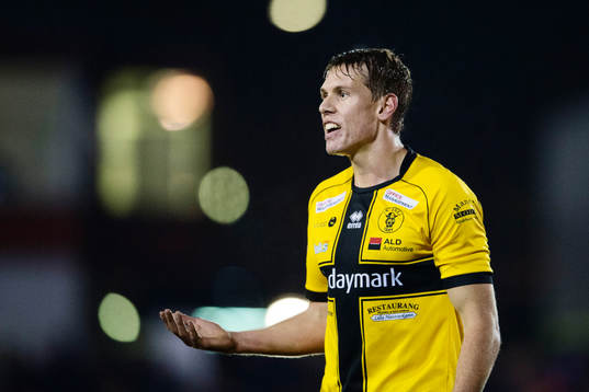 Frejs Philip Wiström reagerar på att ha fått gult kort