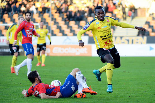 Örgrytes Björn Anklev och Mjällbys Lumala Abdu