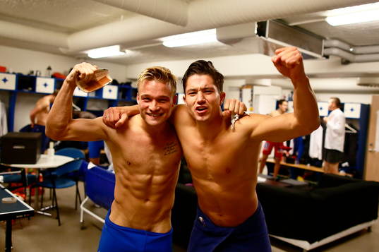 Norrköpings Nicklas Bärkroth och David Boo Wiklander i omklädningsrummet