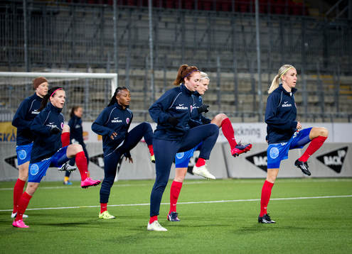 KIF Örebro Elin Magnusson värmer upp