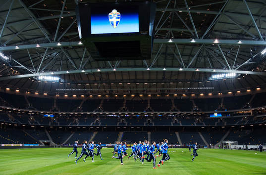 Danmarks fotbollslandslag tränar den 13 november 2015 på Friends Arena i Stockholm.