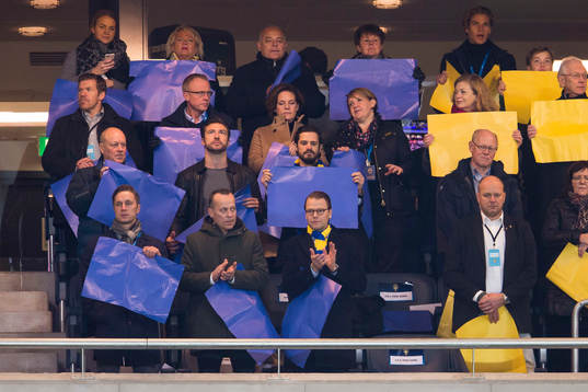 Prins Carl Philip och prins Daniel på läktaren