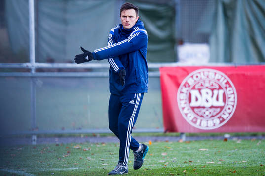 Danmarks William Kvist värmer upp
