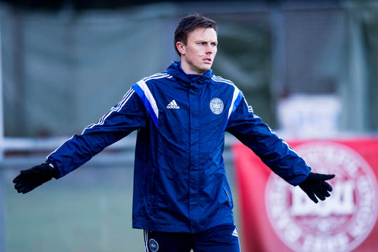 Danmarks William Kvist värmer upp