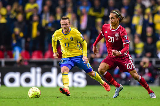Sveriges Pierre Bengtsson och Danmarks Yussuf Poulsen
