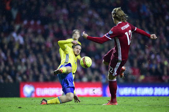 Danmarks Jannik Vestergaard gör 2-2