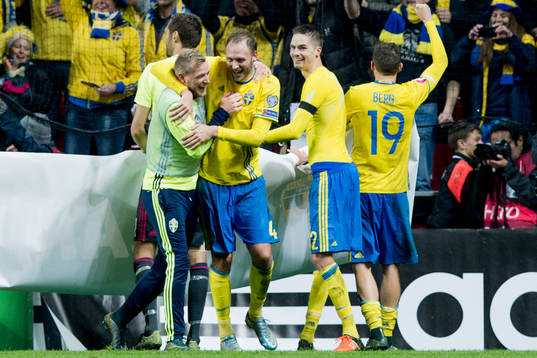 Sveriges John Guidetti kramar om Andreas Granqvist och Mikael Lustig