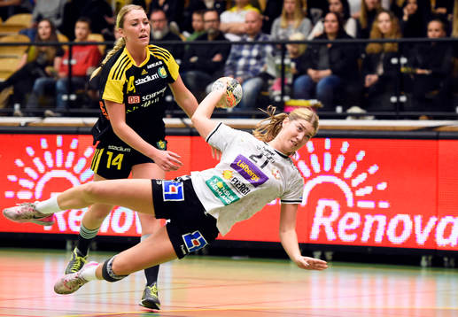 Sävehofs Linnea Pettersson och Helltons Julia Johansson